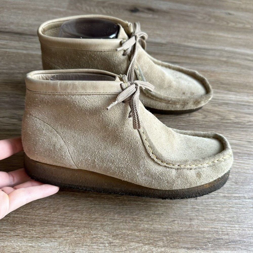 Clarks Wallabees 35385 Tan Leather Suede Chukka Boots Women’s Size 8 Gum Soles - Picture 3 of 10